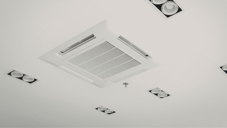 Mejora de la calidad del aire interior en vivienda moderna y luminosa.