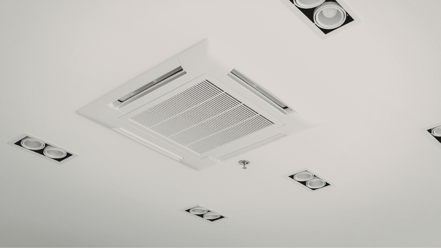 Mejora de la calidad del aire interior en vivienda moderna y luminosa.