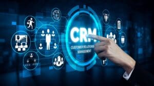 CRM para pymes con panel de gestión comercial y análisis de ventas en entorno empresarial digital