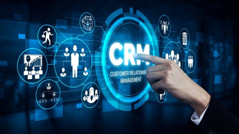 CRM para pymes con panel de gestión comercial y análisis de ventas en entorno empresarial digital
