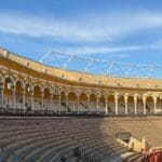 Público disfrutando de un espectáculo en la agenda cultural de Sevilla durante todo el año