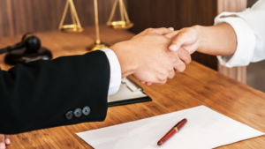 ¿Cuándo puede ayudarte un despacho de abogados en tu día a día?