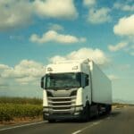 Transporte internacional por carretera en Europa con camión de mercancías