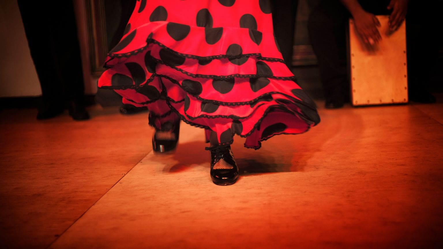 Tablao flamenco con espectáculo de flamenco tradicional en vivo