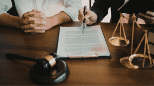 Abogado de familia en Algeciras asesorando sobre divorcio de mutuo acuerdo.