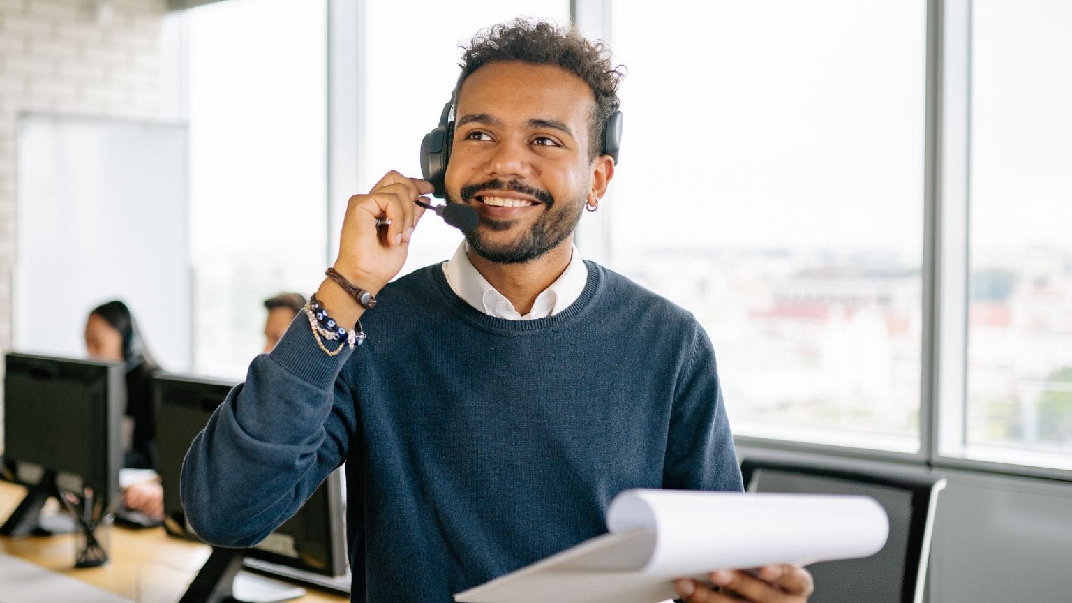 ¿Qué debe incluir una solución completa de telecomunicaciones?