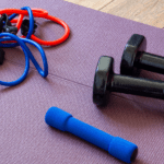 Accesorios para entrenamiento utilizados en rutina fitness y gimnasio.