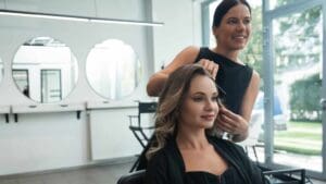 tratamientos capilares personalizados en salón de peluquería profesional