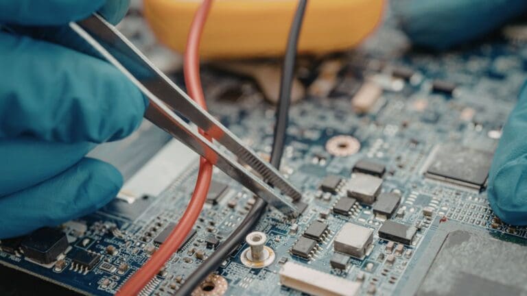 Guía básica para entender los sistemas electrónicos en la industria.