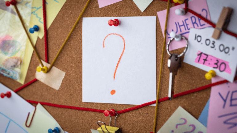 Cena Cluedo, el plan de misterio que convierte cualquier cena en una historia