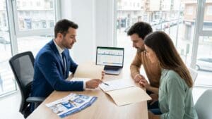 ¿Qué es un corredor de seguros y cuál es su función?