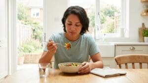 ¿Qué es la alimentación consciente y cómo puede ayudar a mejorar la relación con la comida?