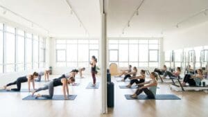 ¿Qué son las clases de yoga y pilates?