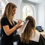 ¿Qué son las mechas balayage y cómo se aplican en Barcelona?