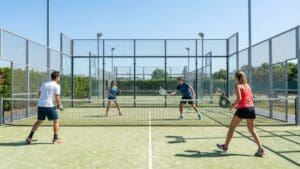 ¿Qué es el pádel y cómo se diferencia de otros deportes de raqueta?