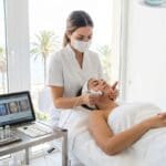 ¿Qué es la estética facial en Alicante y cómo puede mejorar la piel?
