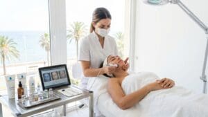 ¿Qué es la estética facial en Alicante y cómo puede mejorar la piel?
