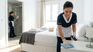 ¿Qué es la limpieza de pisos turísticos y por qué es esencial?