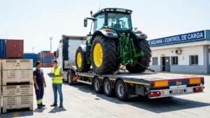 ¿Cómo se organiza el envío de maquinaria agrícola a España?