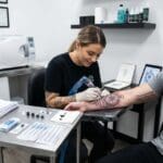 ¿Qué son los tatuajes y cómo se convierten en una expresión personal?