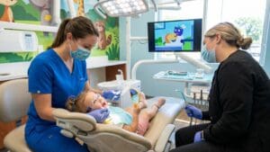 ¿Qué es el tratamiento dental para niños pequeños?