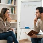 ¿Qué es la autoestima y cómo un psicólogo puede ayudar a fortalecerla?