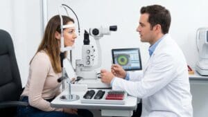 ¿Qué es la adaptación de lentes de contacto y por qué es tan importante?