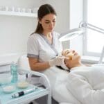 ¿Qué son los tratamientos faciales y cómo ayudan a la piel del rostro?