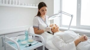 ¿Qué son los tratamientos faciales y cómo ayudan a la piel del rostro?