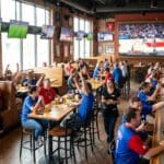 ¿Qué es un sports bar y cómo funciona?