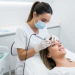 ¿Qué es la micropigmentación de ojos y cómo realza la mirada?