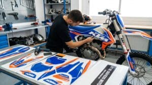 ¿Qué es un kit de gráficos para moto y por qué es tan útil?