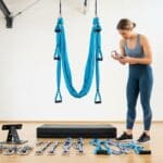 ¿Qué material es necesario para practicar aerial yoga de forma segura?
