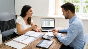 ¿Cómo elegir servicios administrativos autonomos?