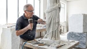 ¿Qué es un artista de mármol y cuál es su trabajo?