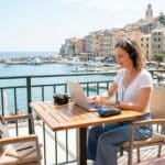 ¿Qué son los ingresos extra viajando y por qué interesan a muchos?