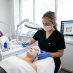 ¿Qué son los tratamientos faciales y cómo ayudan a la piel?