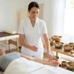 ¿Qué es la terapia vibracional holística y cómo puede ayudar?