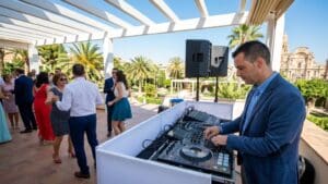 ¿Qué papel juega un DJ en bodas y eventos en Murcia?