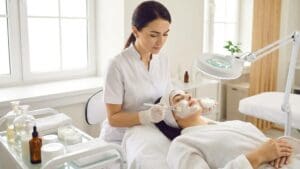 ¿Qué son los tratamientos faciales y para qué sirven?