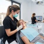 ¿Qué buscar en un dentista en Igualada para el cuidado de la salud bucal?