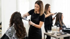 ¿Qué es un alisado duradero experto y cómo se diferencia de otros tratamientos?