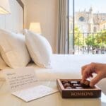¿Qué significado tienen los bombones en los hoteles de España?
