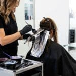 ¿Qué es la coloración del cabello y cómo afecta a su estructura?