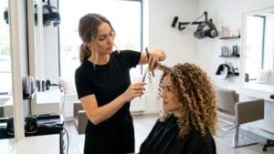 ¿Qué es el corte de pelo rizado y por qué es diferente?