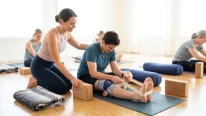 ¿Cómo el yoga ayuda en la recuperación de lesiones?