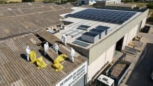 ¿Qué implica la retirada de amianto para instalar placas solares?
