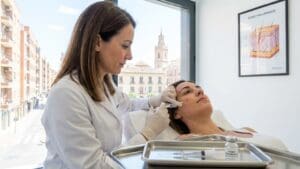 ¿Qué es el ácido hialurónico y cómo se aplica en Albacete?