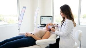 ¿Qué es un tratamiento no invasivo y por qué es una opción popular?