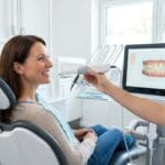 ¿Qué es la ortodoncia para adultos y cómo puede ayudar a la salud dental?